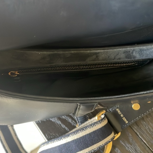 Saddle Handbag Leather Medium with strap. Outside and inside is great condition - Picture 5 of 12